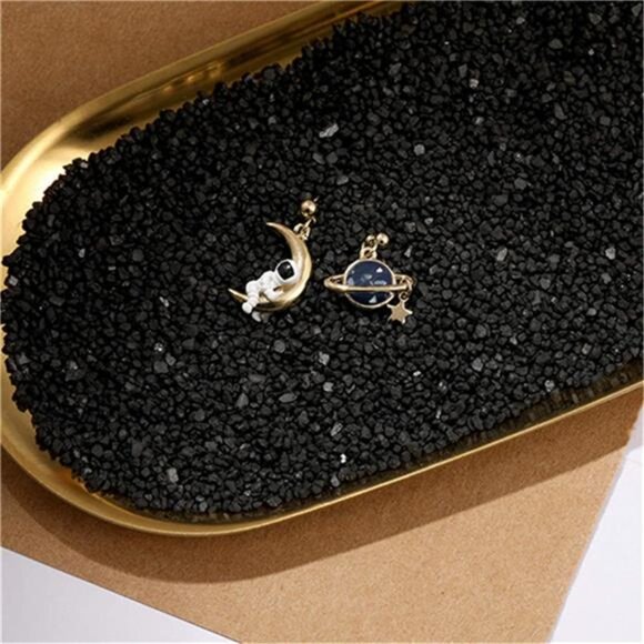 MALOYANVE Asymmetrical Earrings | Cute Star, Moon, Planet & Spaceman Dangle - Picture 5 of 6
